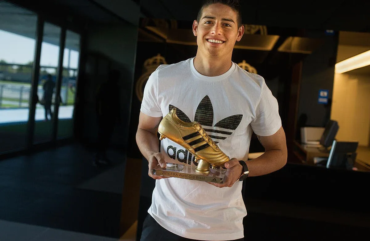 james rodriguez a recu son beau soulier d or 01tweet89153