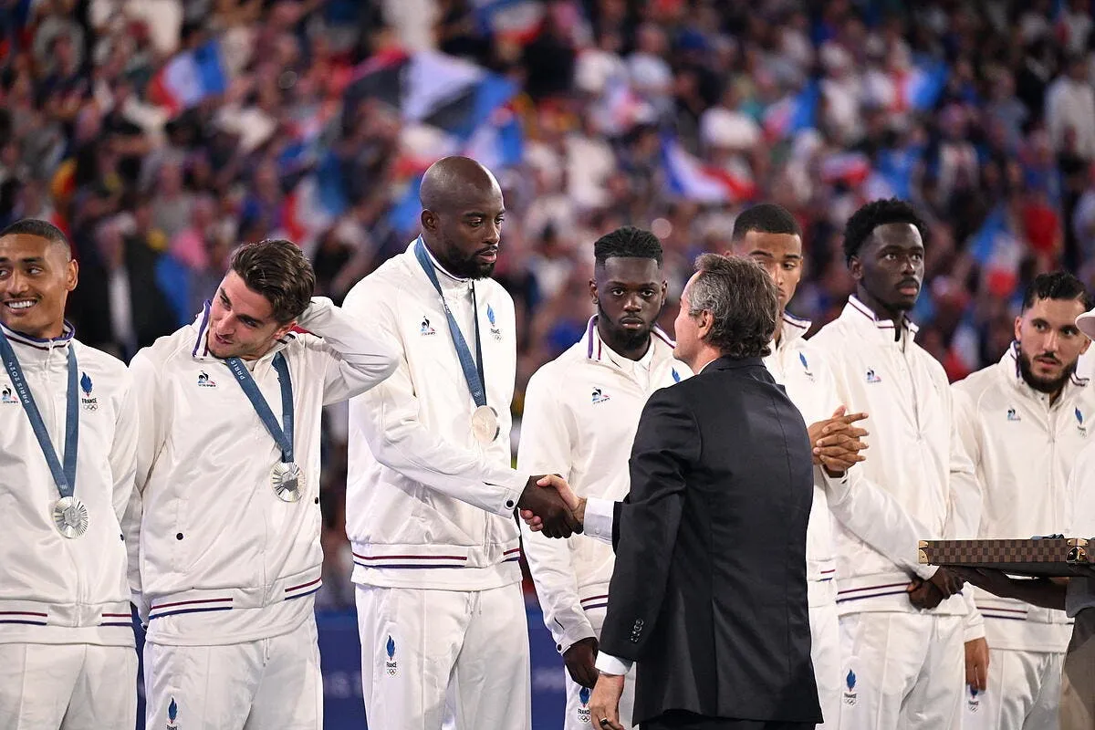 jo 2024 la parade des champions olympiques sur un air de france 98 iconsport 236605 0455 381131