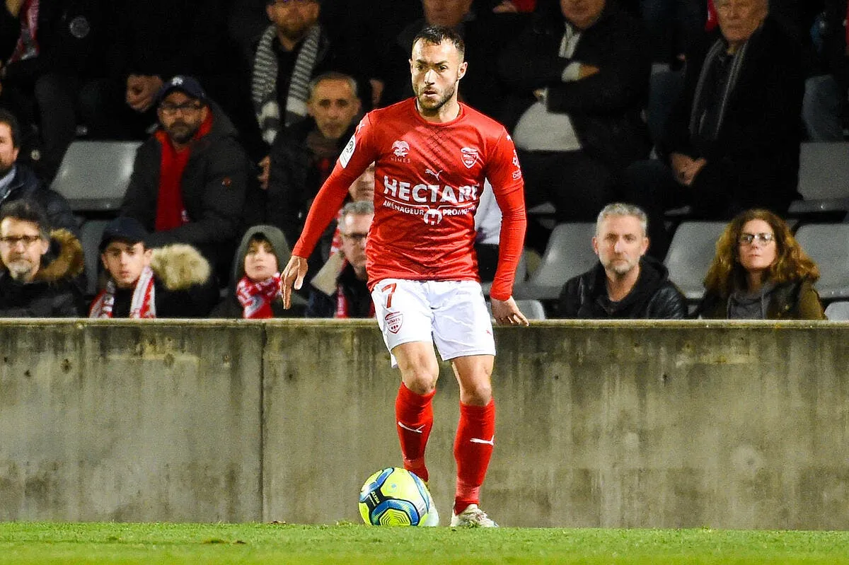 l1 une majorette habille pierre menes pour l hiver icon adim 150120 34 189283607