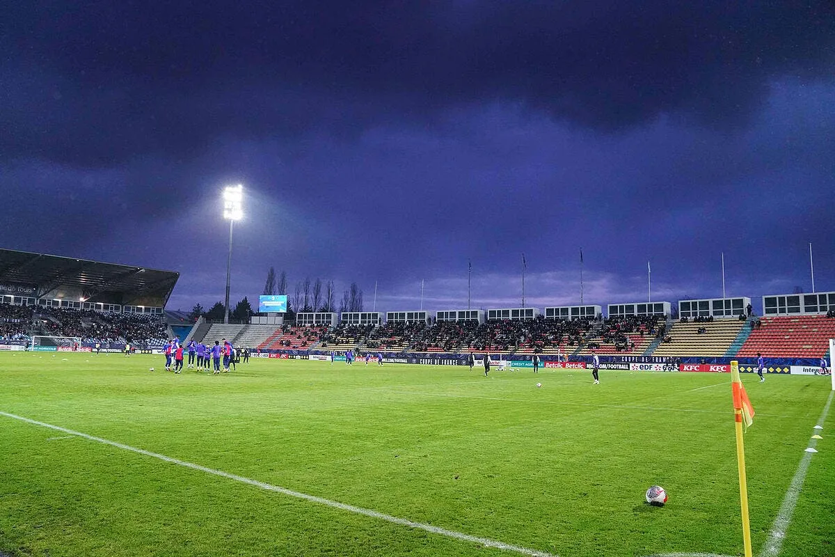 le fc tours raye de la carte du football francais iconsport 185470 0127 389022