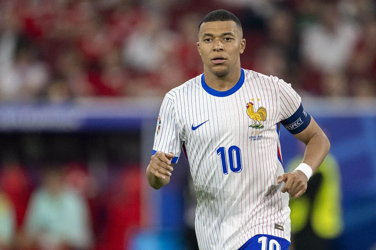 mbappe inacceptable il est rattrape par un champion du monde iconsport 232575 0019 377352