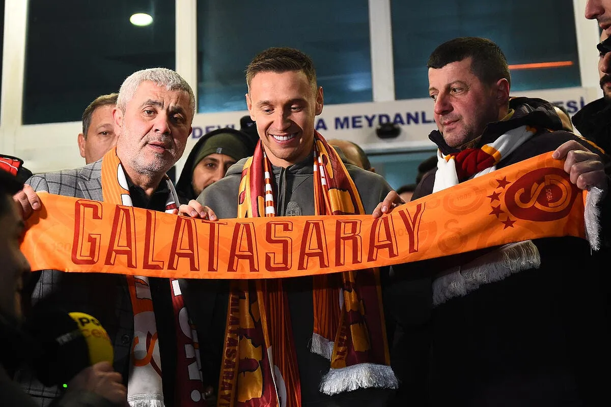 officiel przemyslaw frankowski quitte lens pour galatasaray iconsport 251941 0004 388273