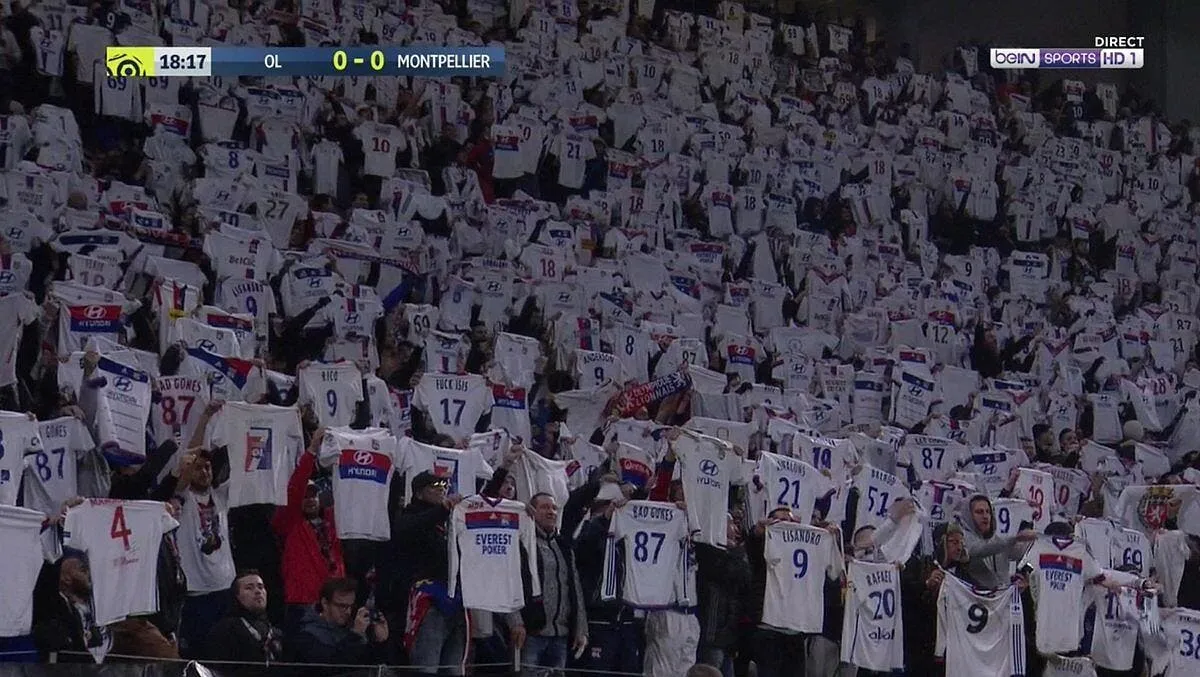 ol la celebration de fekir les supporters de l ol ne l ont pas oublie ol mhsc200263