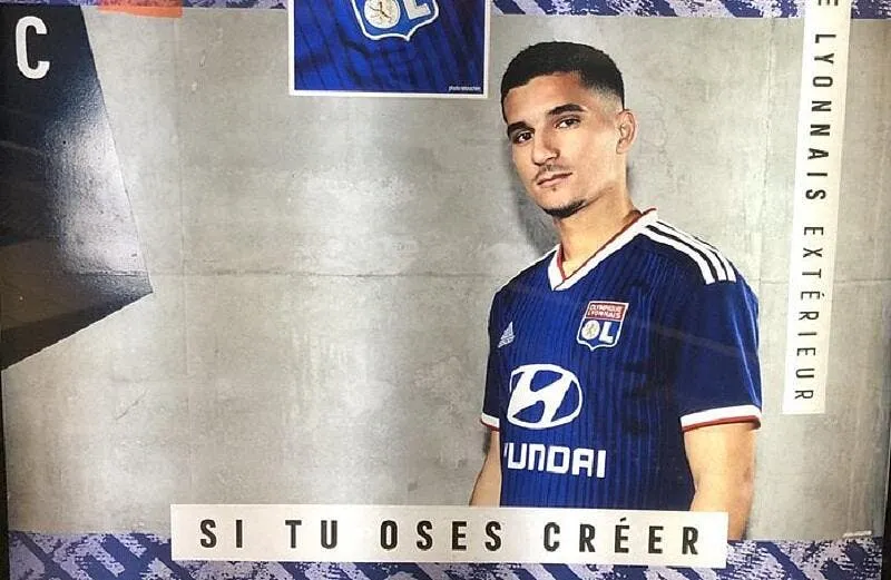 ol les nouveaux maillots devoiles dans le metro aouar253243