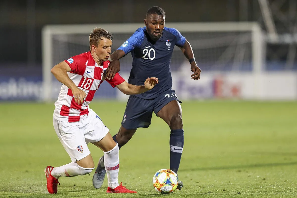 om zubi fonce sur benedetto mais il revait de ce buteur icon sipausa 26707413257541