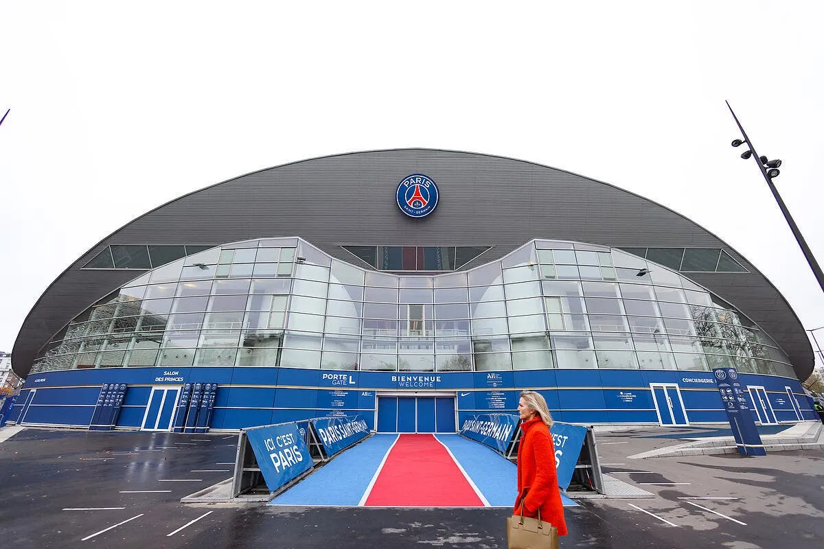 psg le parc des princes sauve par 10 500 signatures iconsport 152599 0061 389011
