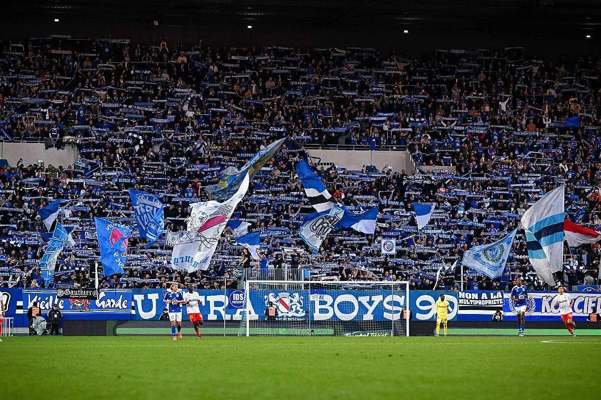 rcsa drapeau algerien brule un groupe entier sous la menace supporters strasbourg 383273