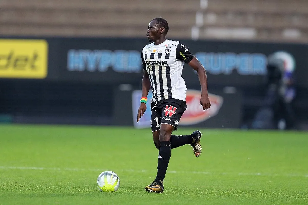 sco angers prete deux joueurs en l2 au mercato icon vmi 041117 90 57205151