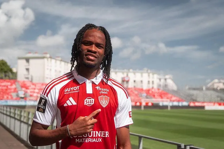 daouda guindo signe au stade brestois p1024134 397858