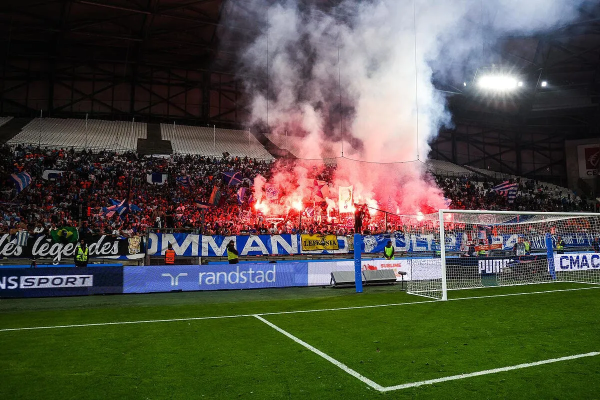 Om Les Fans Excedes Le Nouveau Maillot Fait Polemique