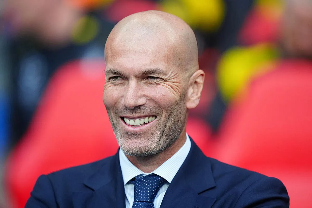 Zidane successeur de Deschamps, il rigole bien