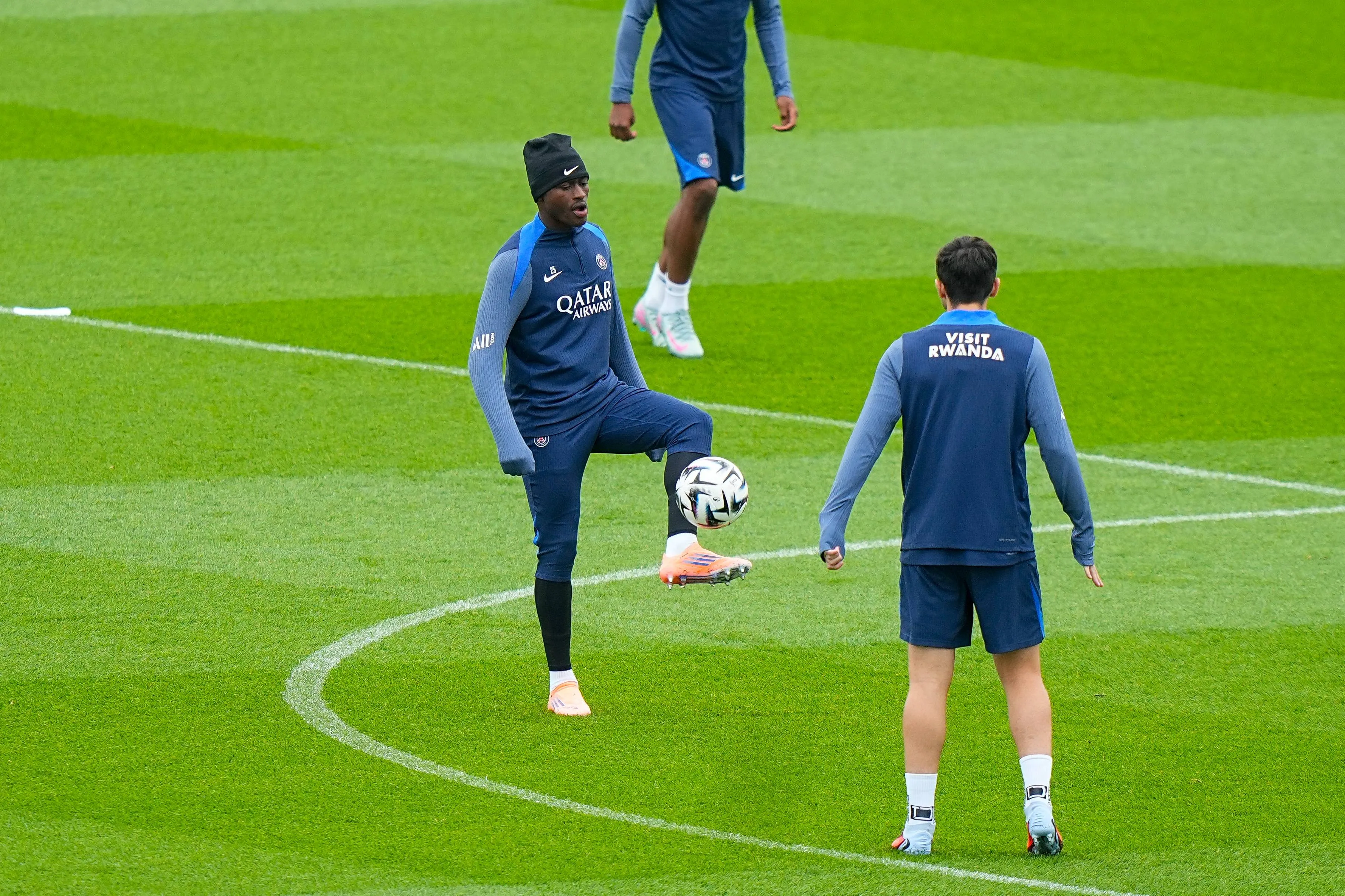 Un nouvel attaquant au PSG pour affronter le Barça ?