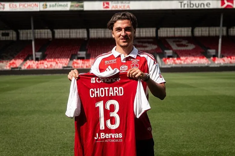 officiel joris chotard debarque a brest p1024067 397686