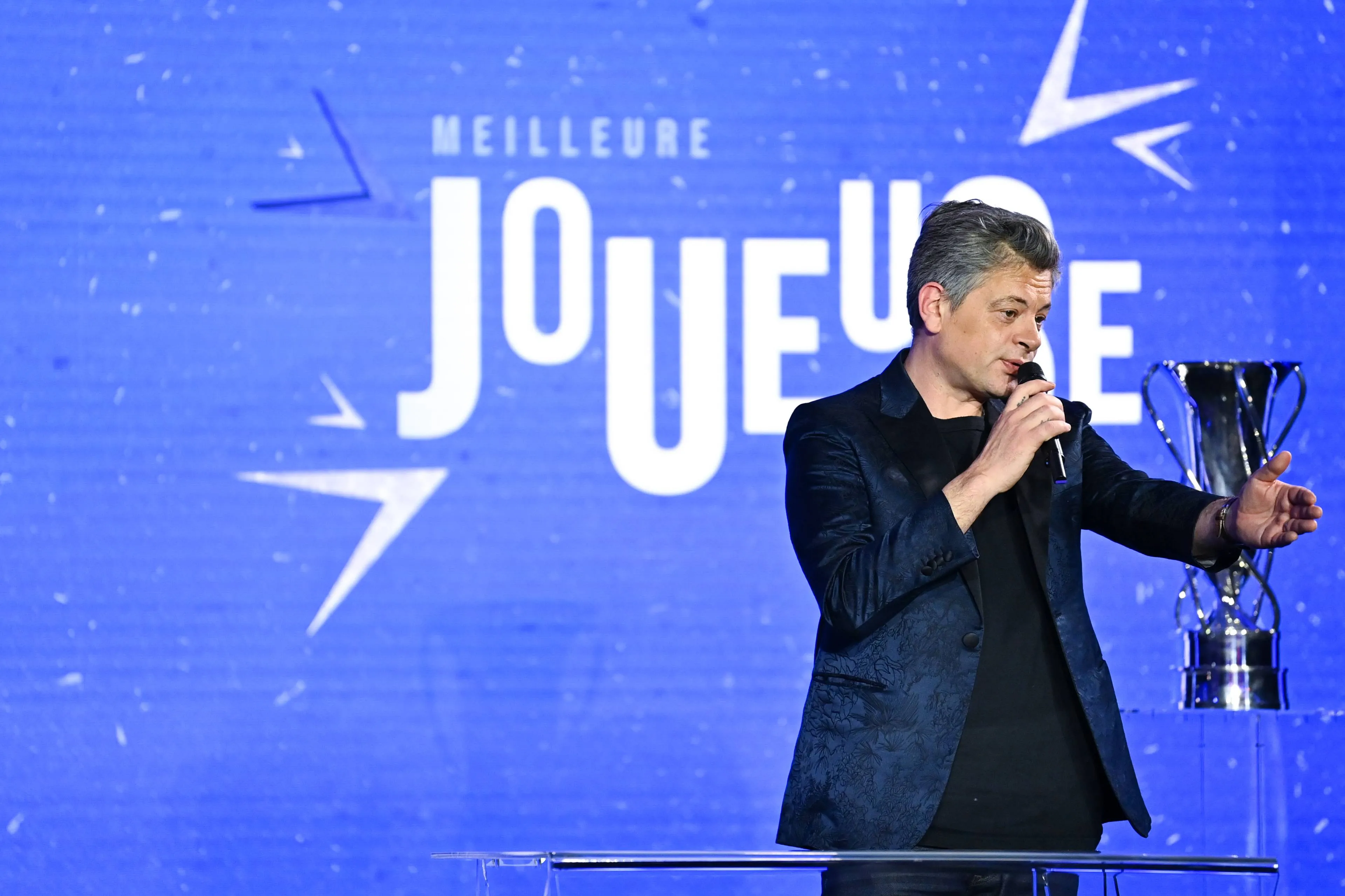 L'OL en Ligue 2, cette star de la musique humilie la DNCG