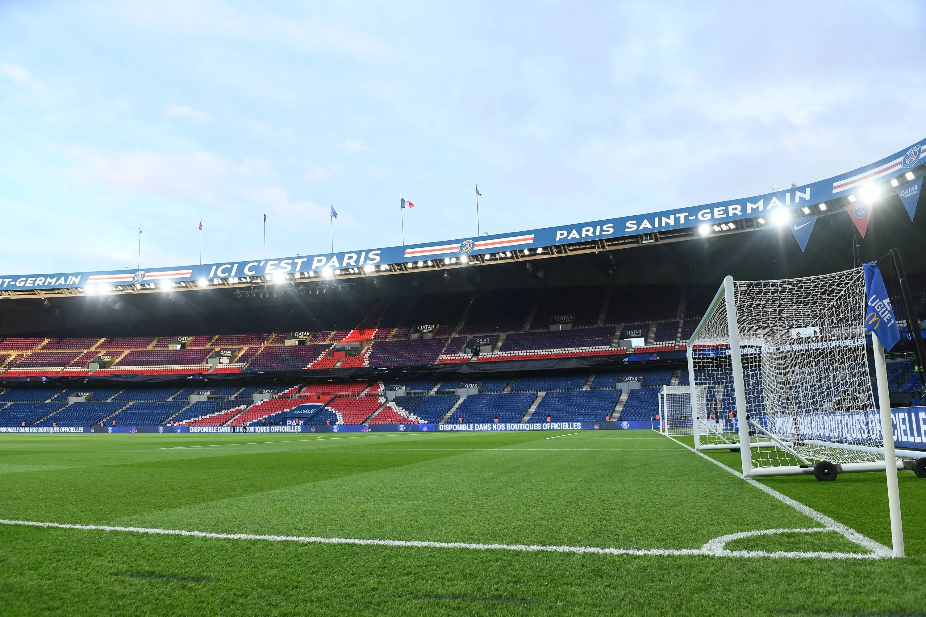 Le Parc des Princes vendu au PSG, Paris va voter !