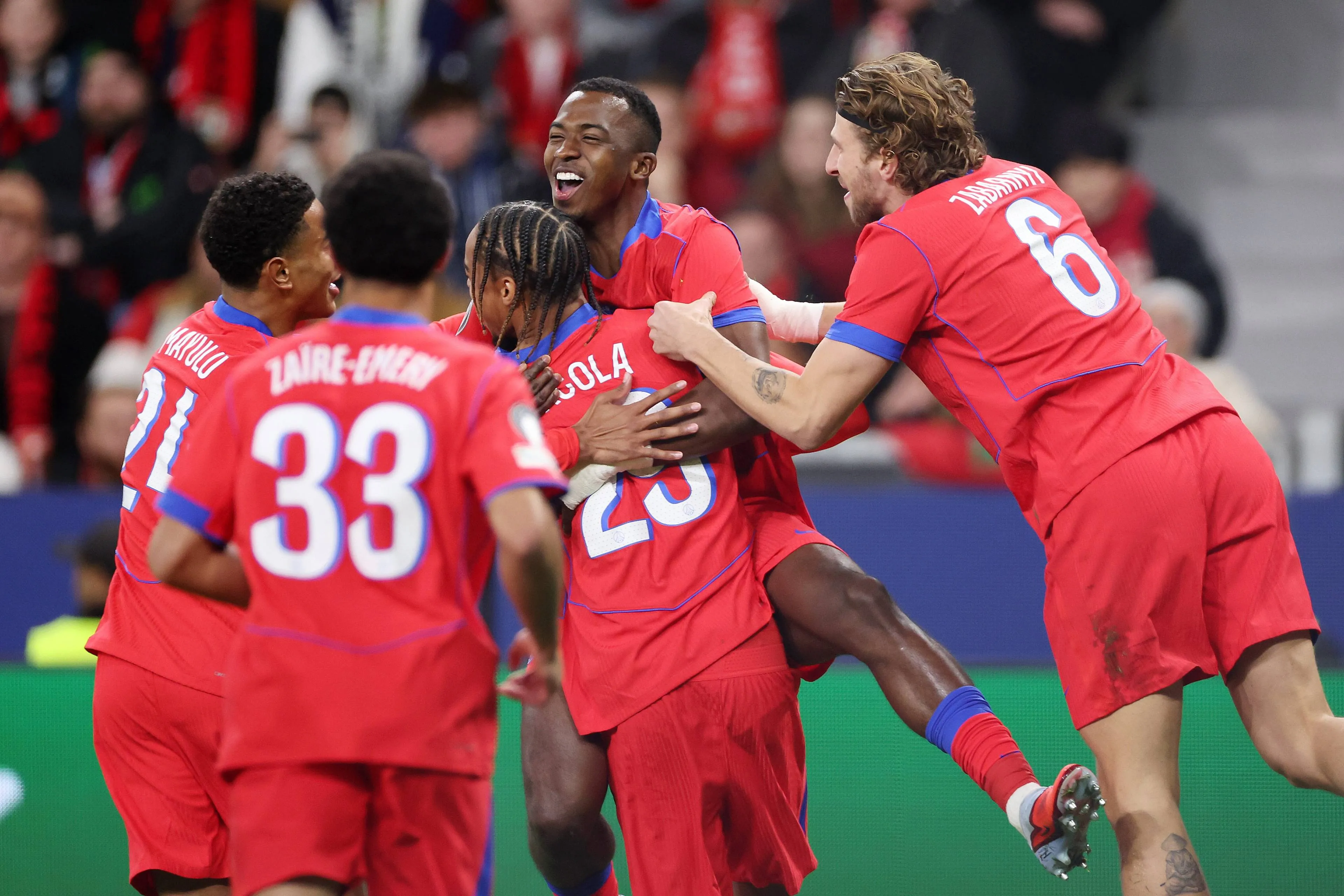 LdC : Le PSG démarre fort grâce à Pacho (vidéo)