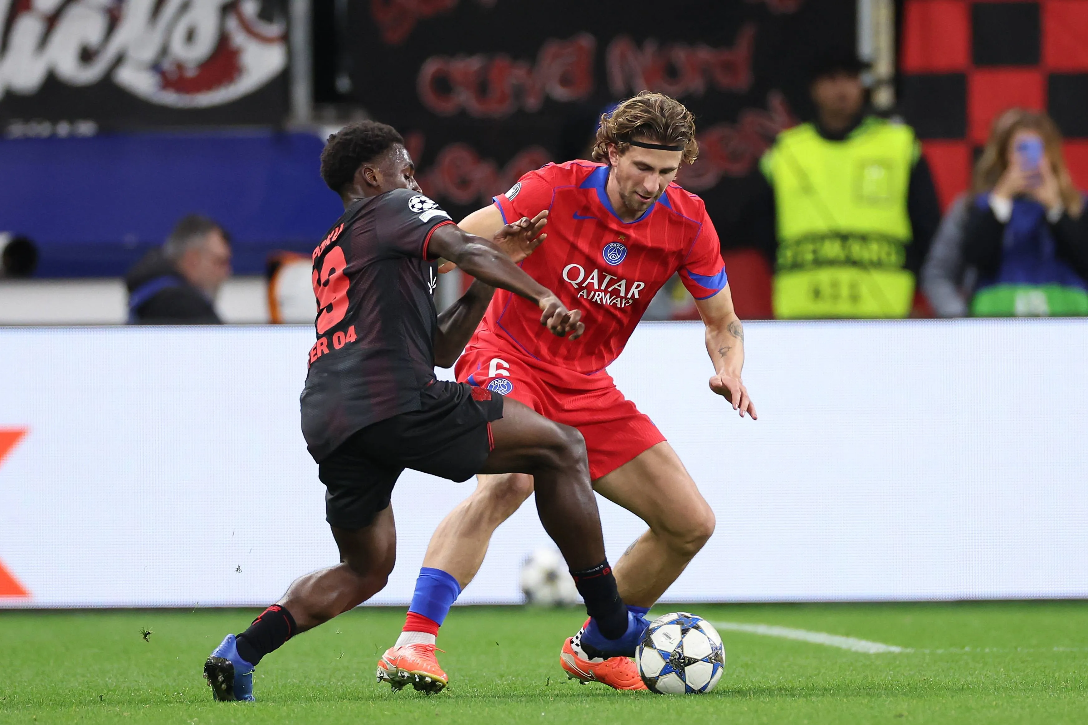 PSG : Deux pénaltys en 12 minutes, Zabarnyi voit rouge !