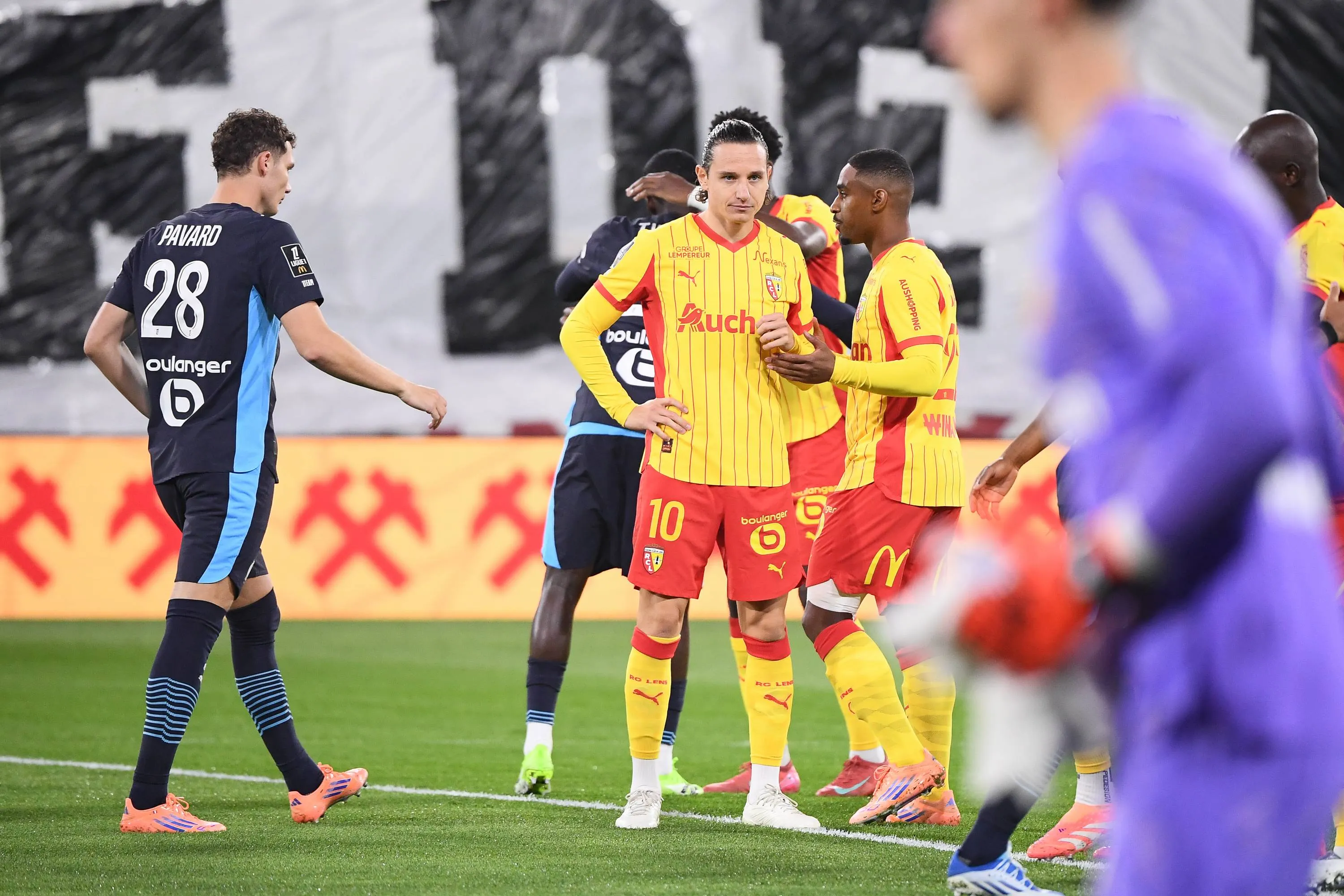 Lens-OM : Thauvin refuse un penalty, c'est le fou rire