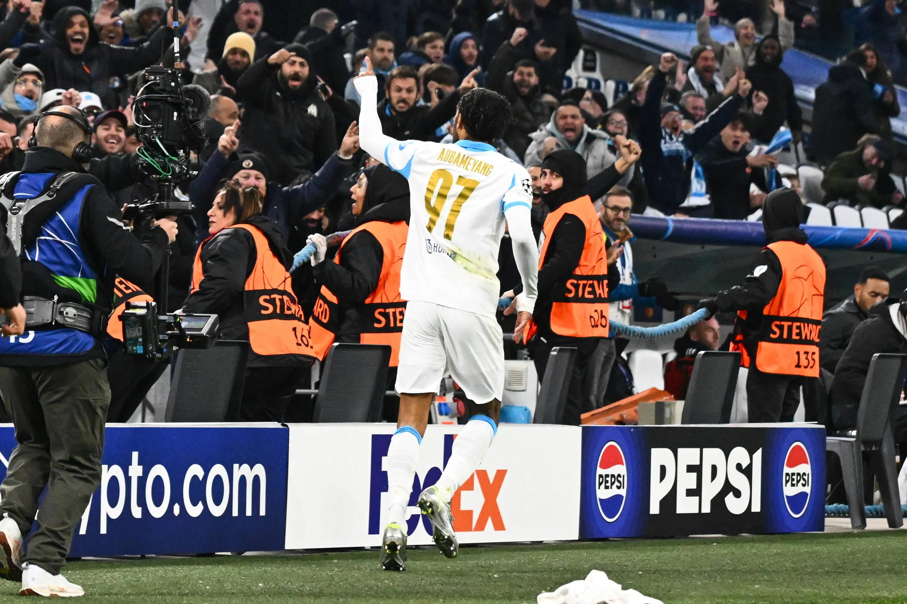 LdC : 2 buts en 4 minutes, Aubameyang ressuscite l'OM (vidéos)