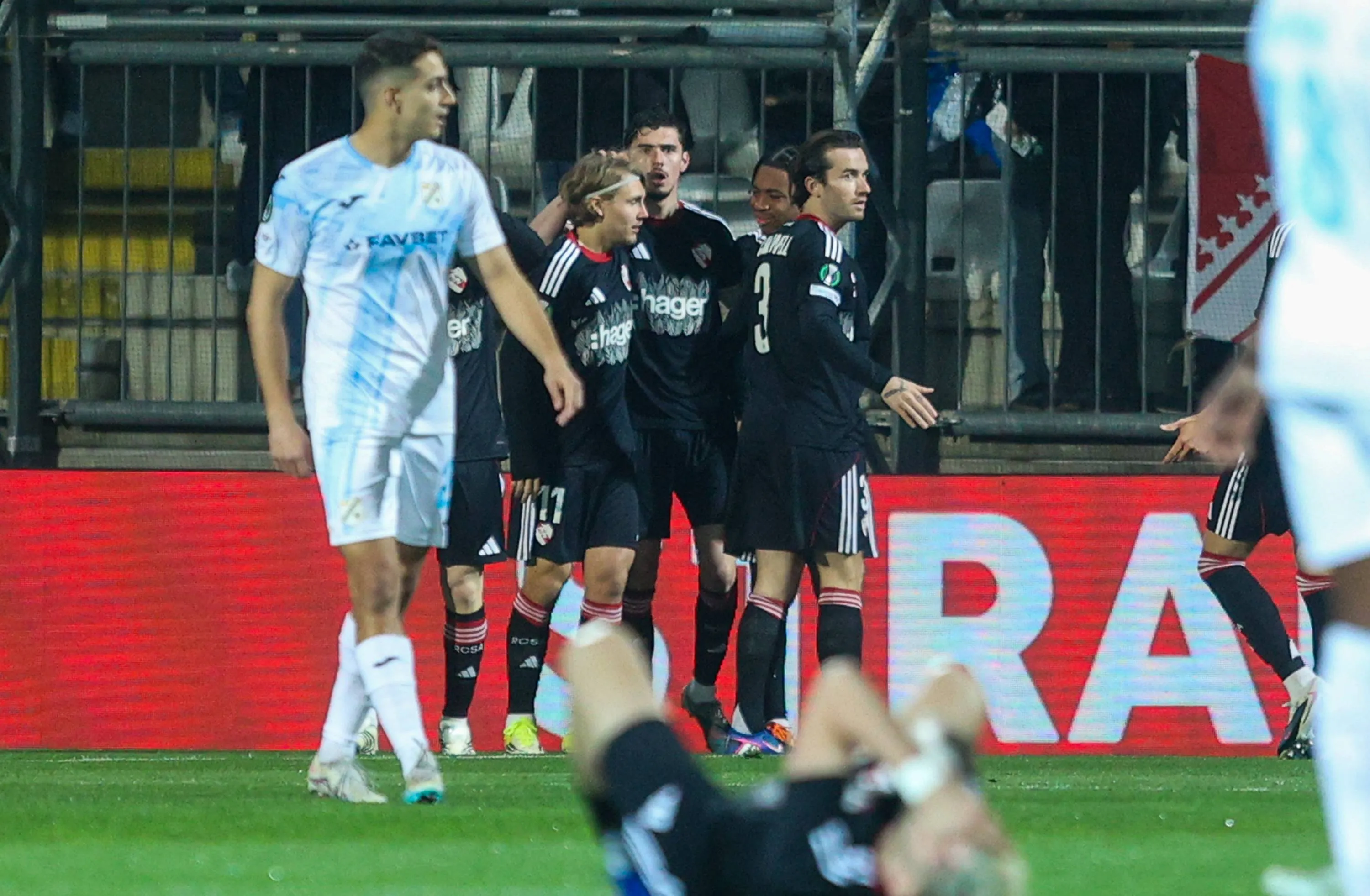 ICONSPORT_361719_0016