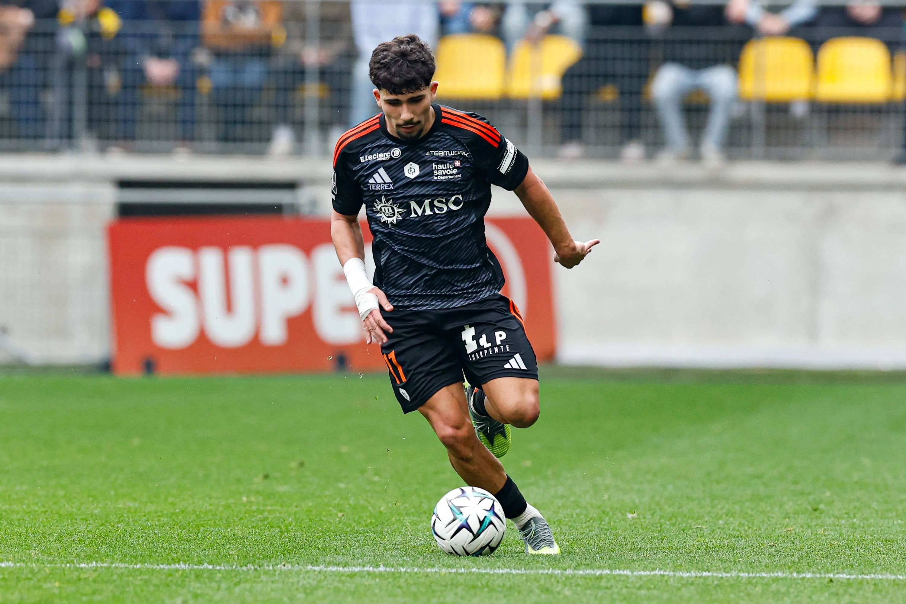 ICONSPORT_361487_0039