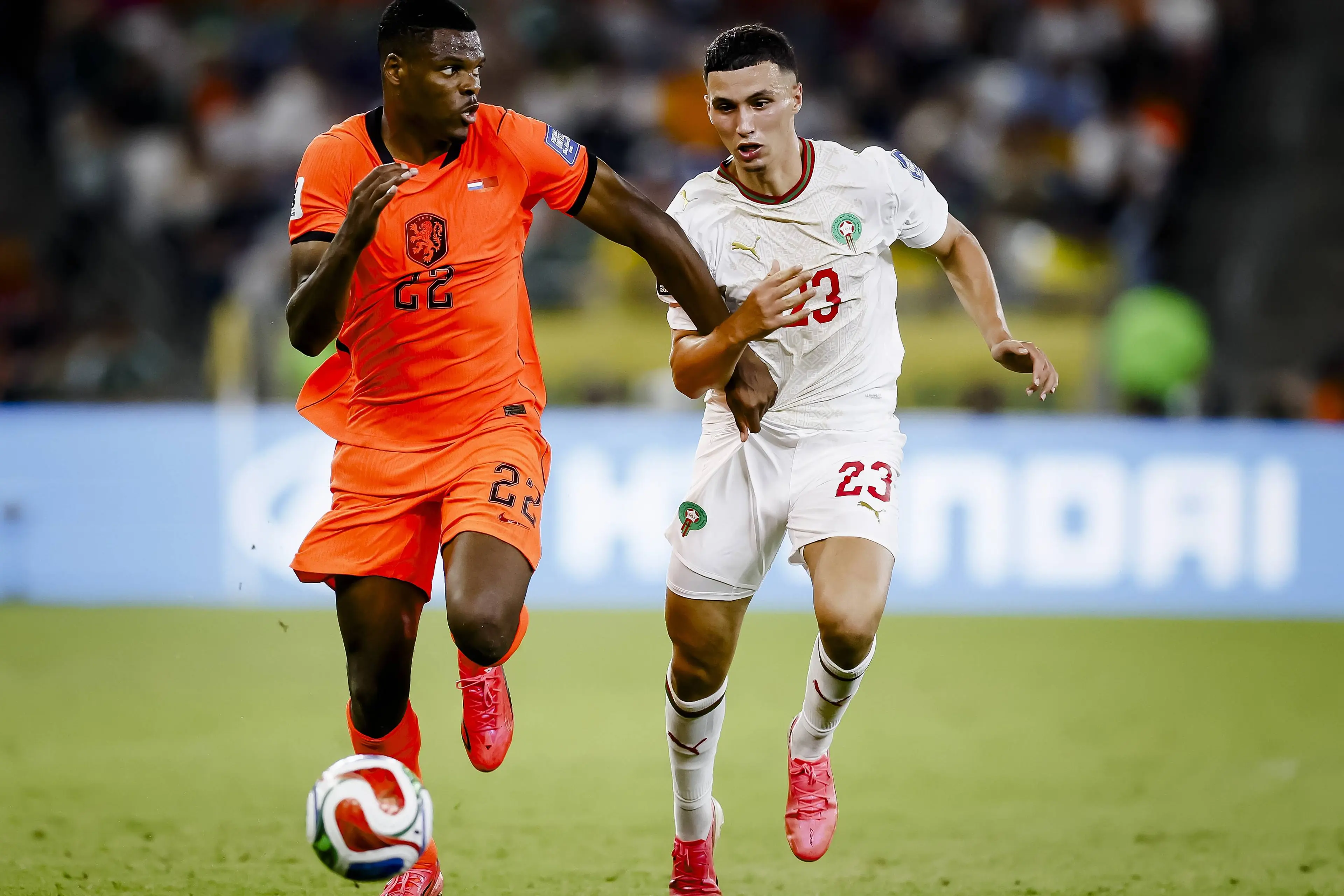Officiel Denzel Dumfries Signe Au Real Madrid Pour 20 Me
