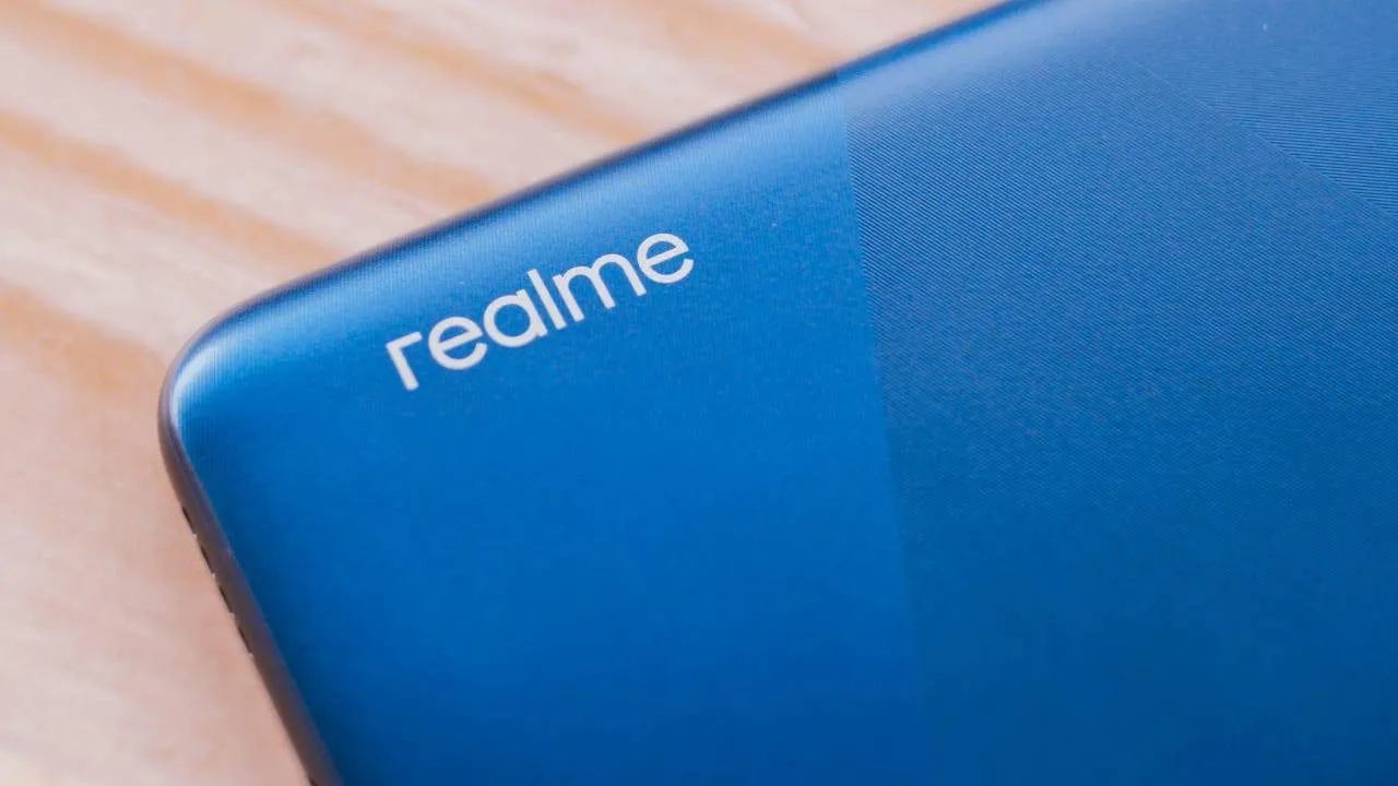 200820 gadgetmatch realme c15 design back realme logo