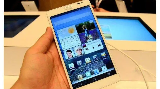huawei 61 inch windows phone 8 at mwc 2012