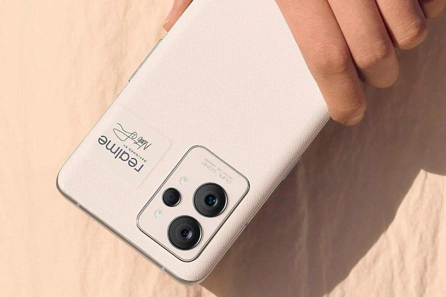 realme gt 2 pro camera close