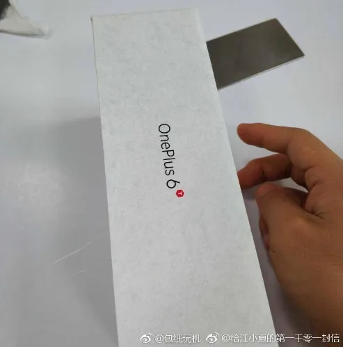 screenshot 2018 09 04 leaked oneplus 6t box hints at the end design and specs sheet4