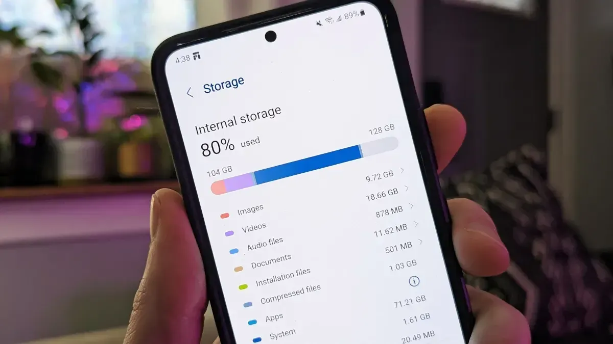 smartphone storage 1