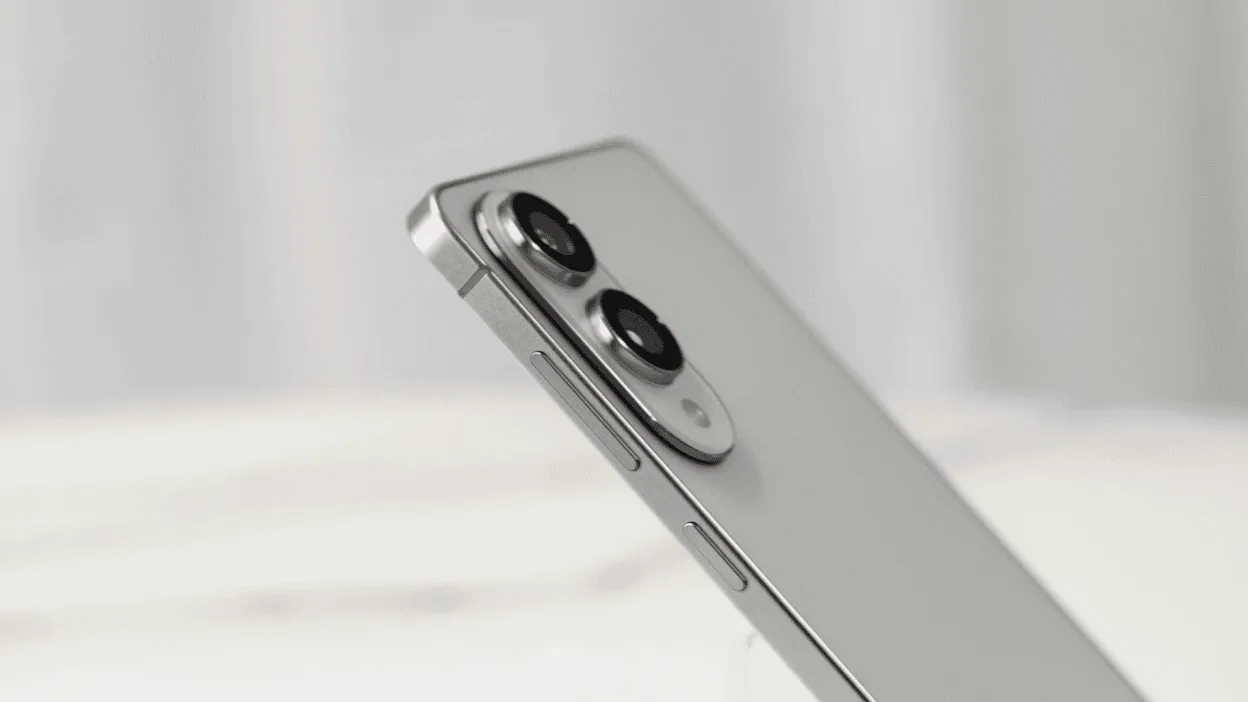 How Samsung Made the Galaxy S25 Edge So Thin and Lightweight