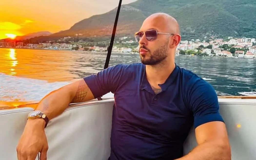 Andrew Tate deelt opmerkelijke beelden na vrijlating
