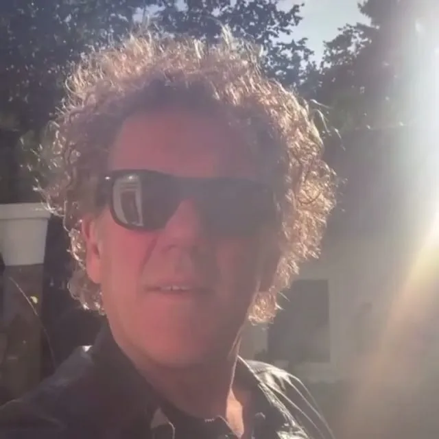 Zien: Jongen doet alsof hij Kees van der Spek is en oplichter krijgt schrik van zijn leven