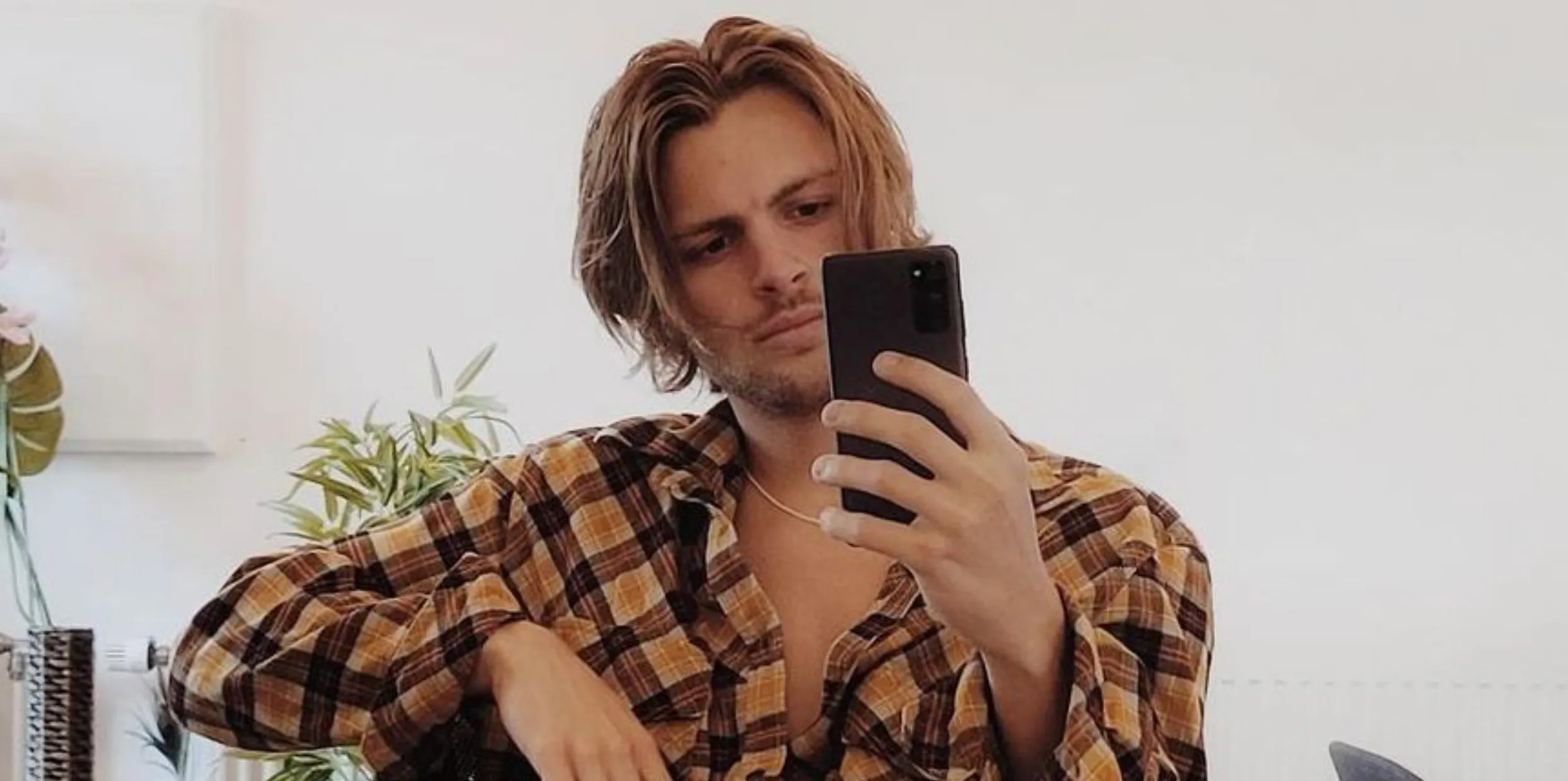 Rijk Hofman luidruchtig in sauna met influencer