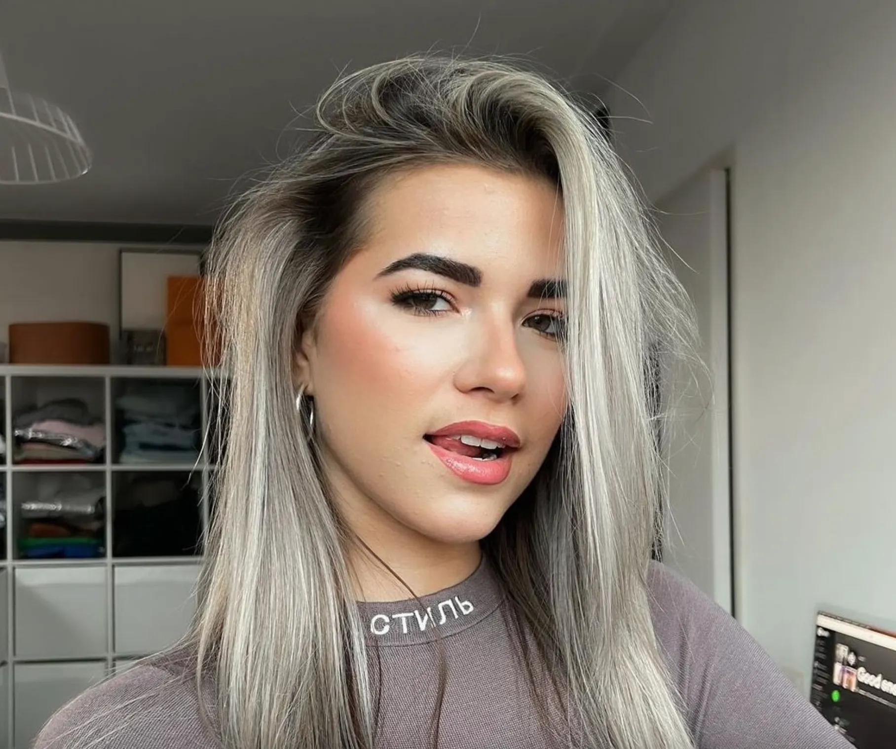 Jade Anna krijgt  kritiek over opvallende outfit op festival