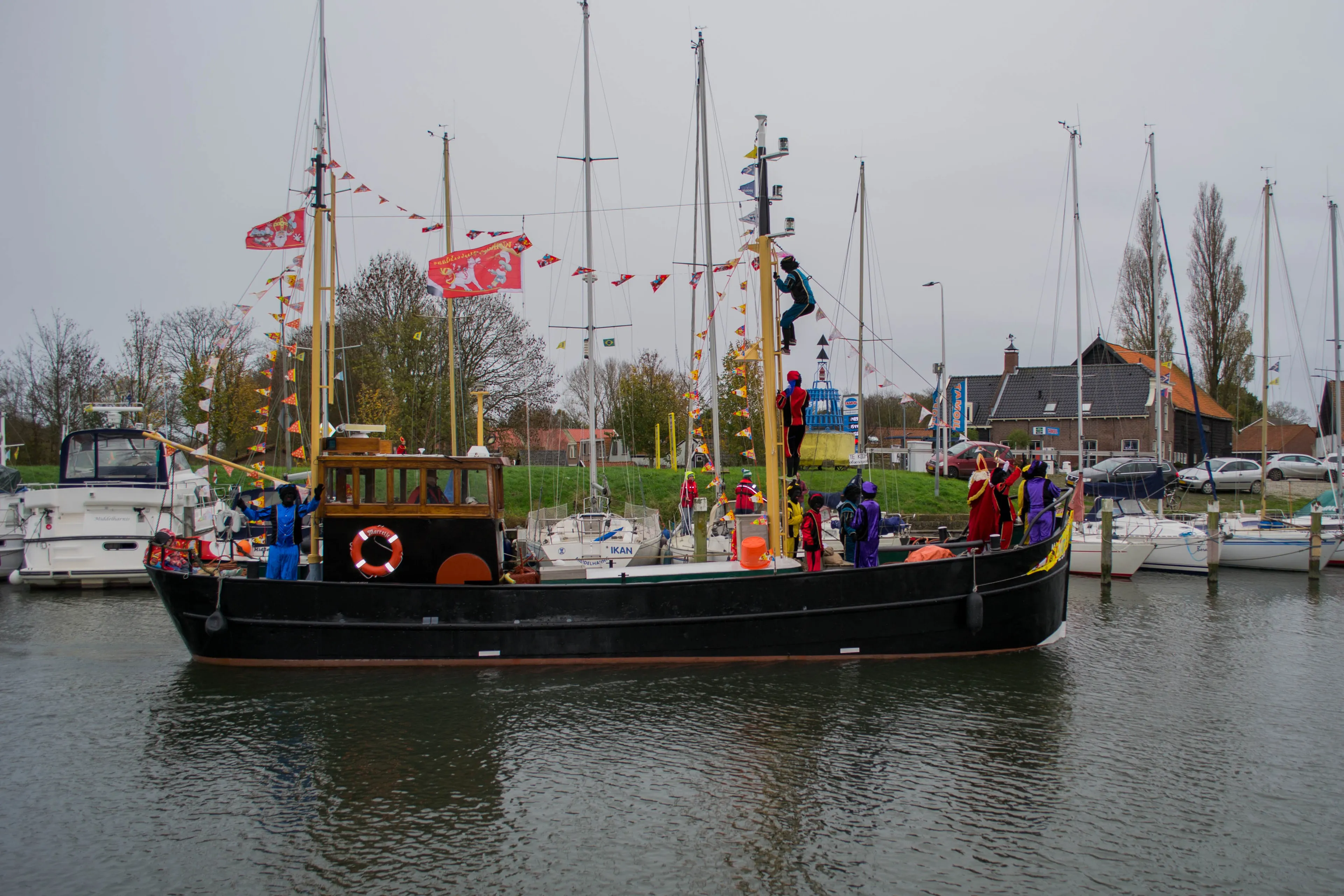 Kick Out Zwarte Piet bij intocht in Middelharnis