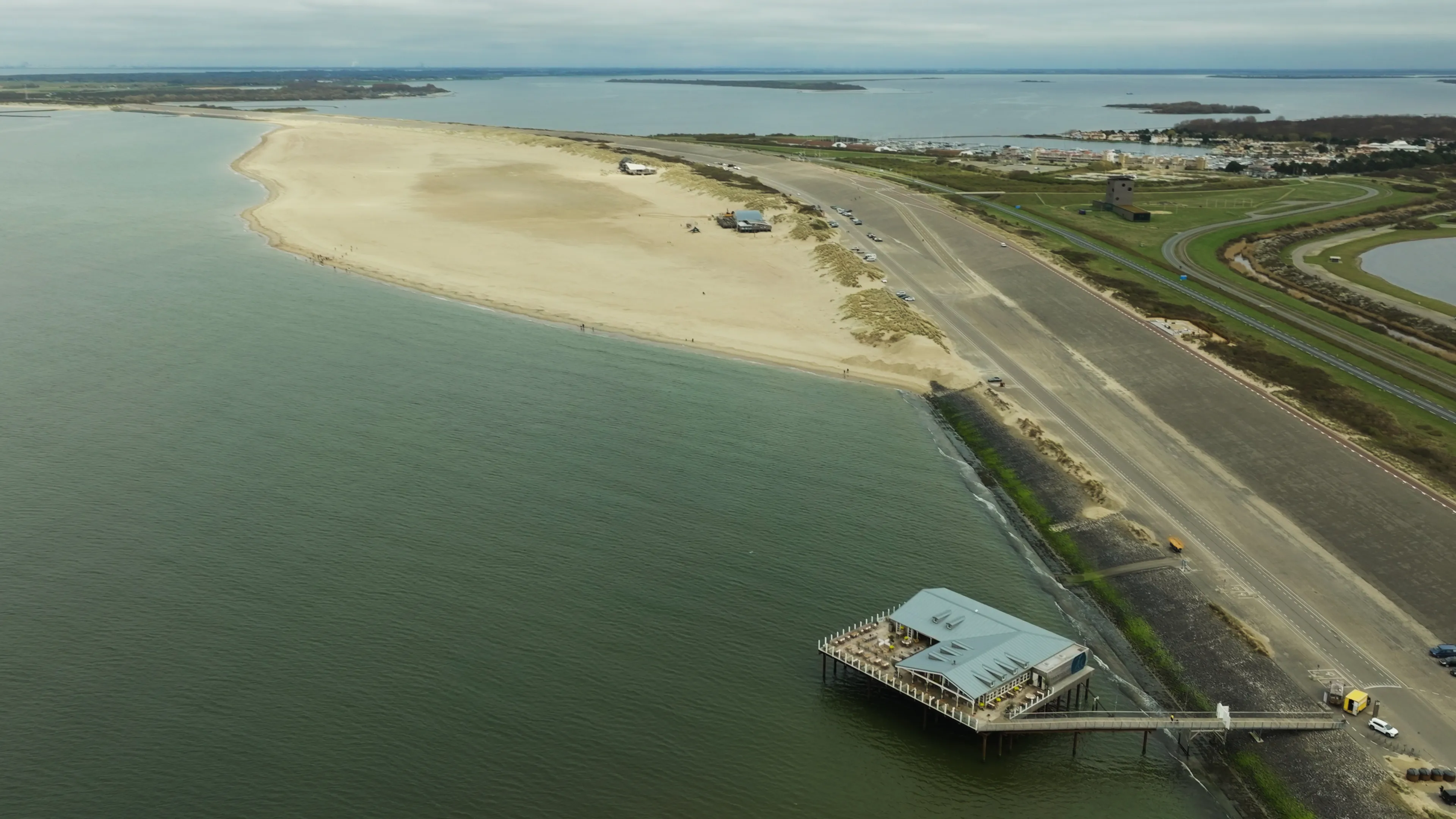 het strand aan de brouwersdam