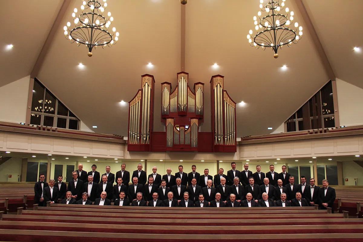 Jubilerende eilandkoren zingen voor veldwerk