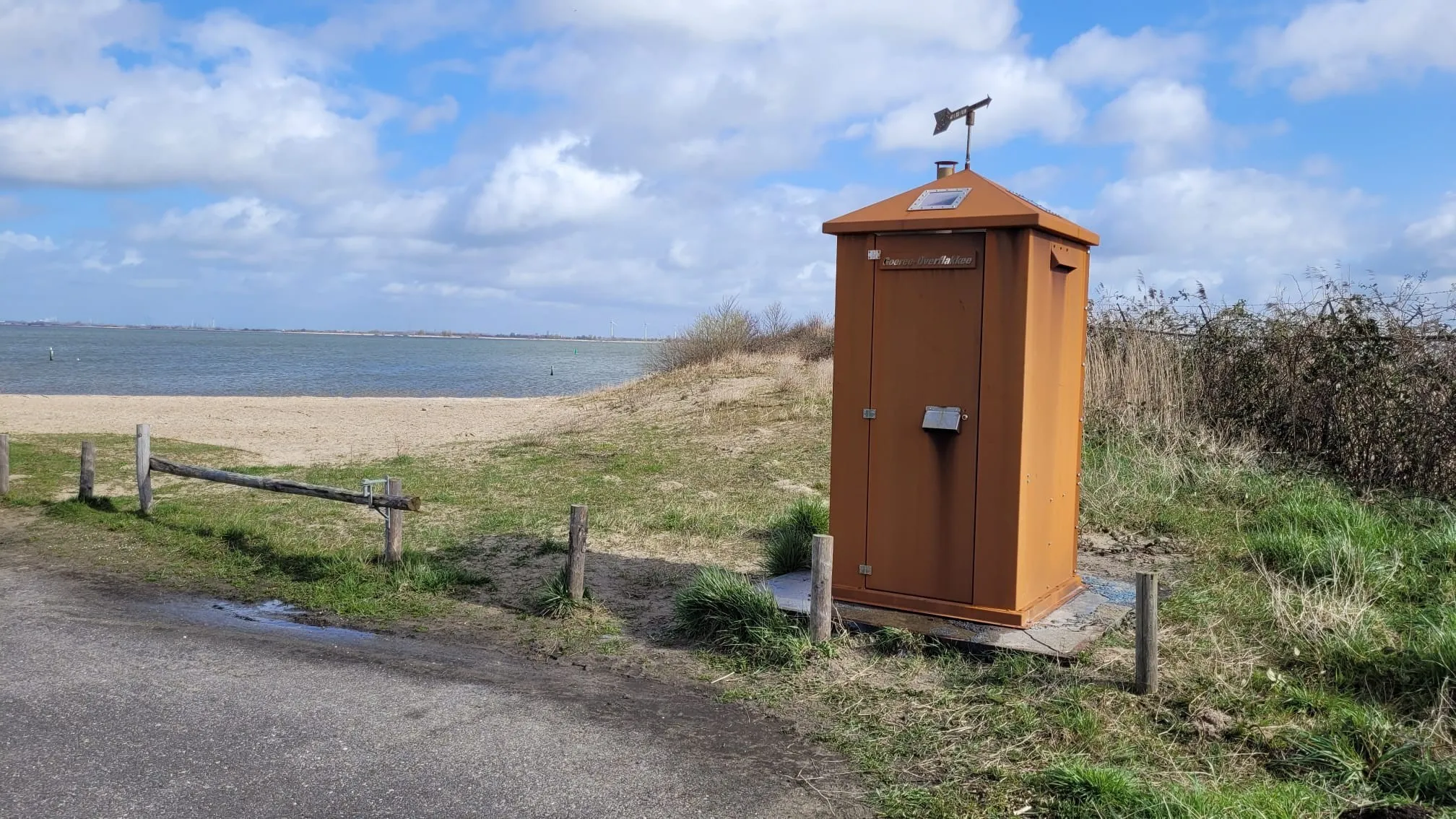 openbaar toilet strand stad aan t haringvliet