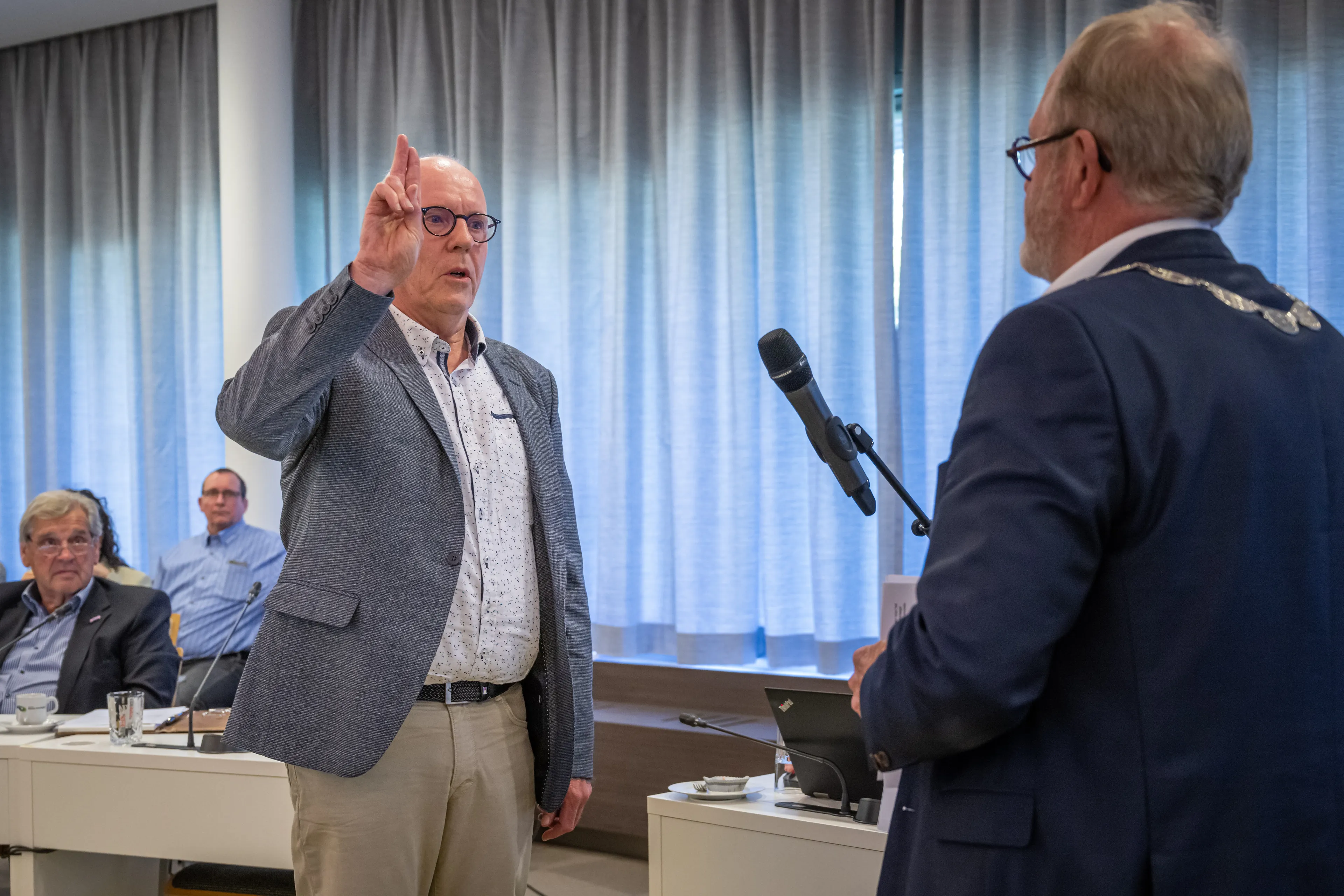 raadslid pipping met plv voorzitter jaap willem eijkenduijn 1