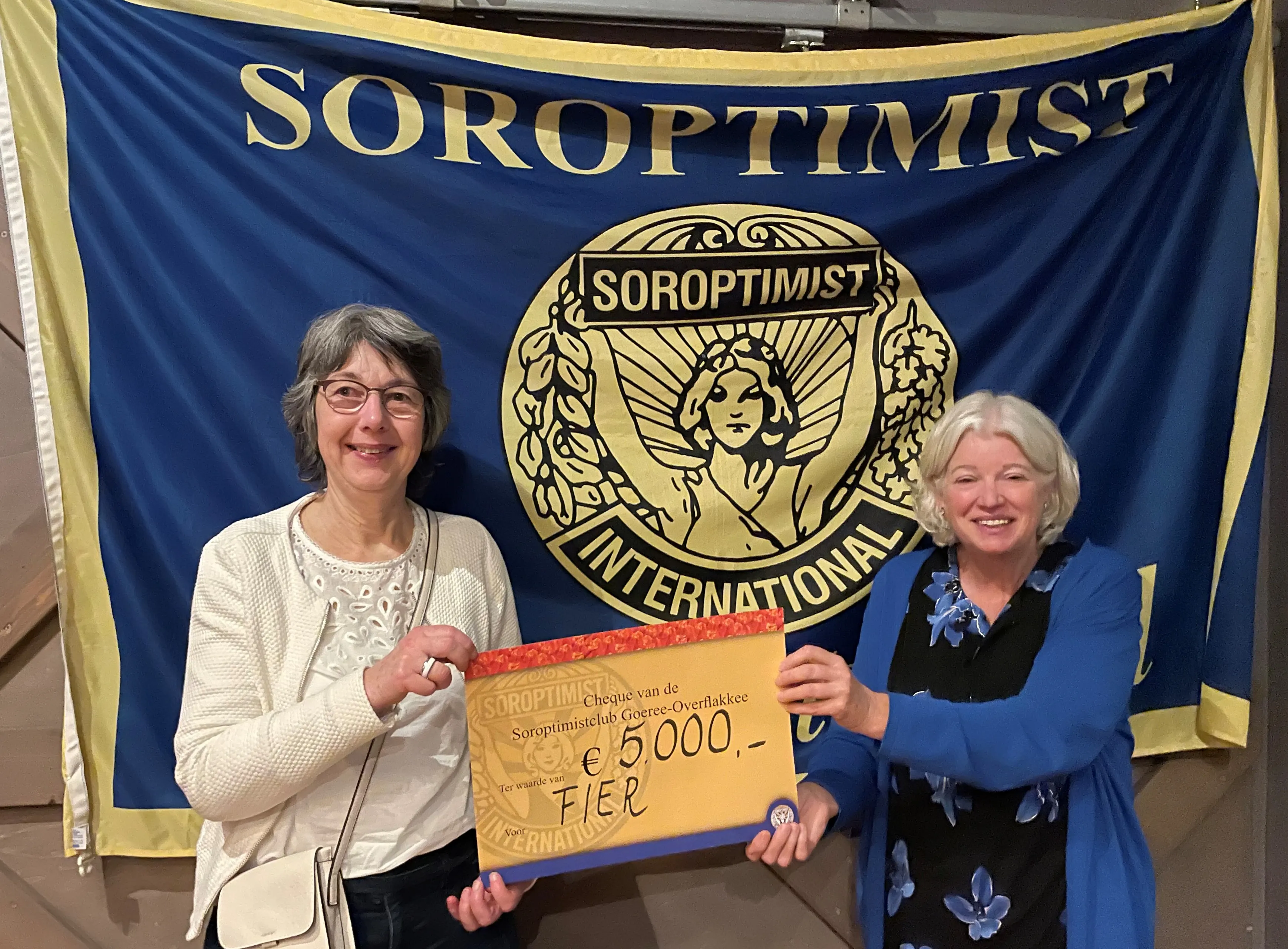 soroptimisten uitreiking cheque fier