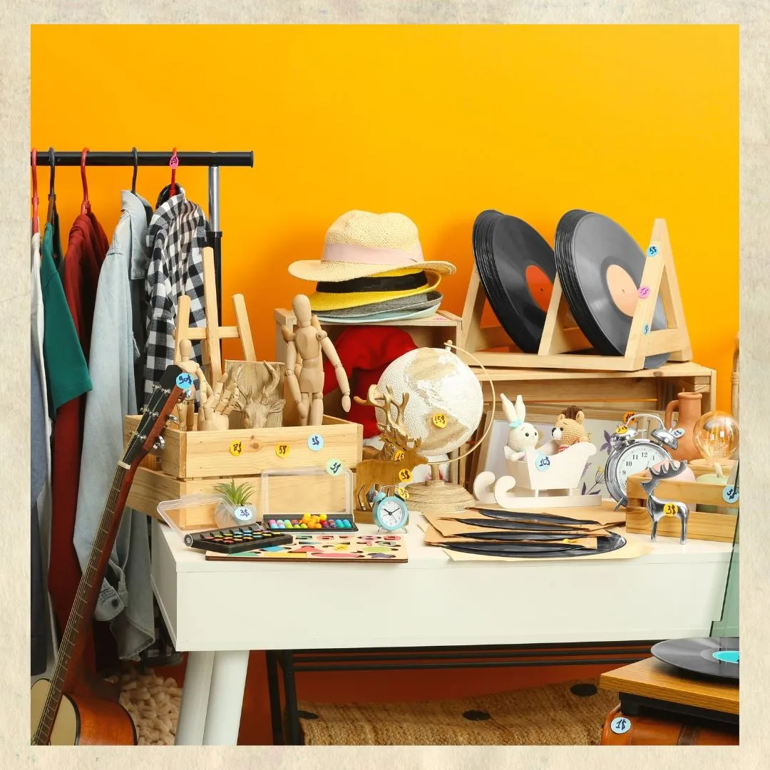 Snuffelen tussen vintages spullen in Ouddorp Centrum