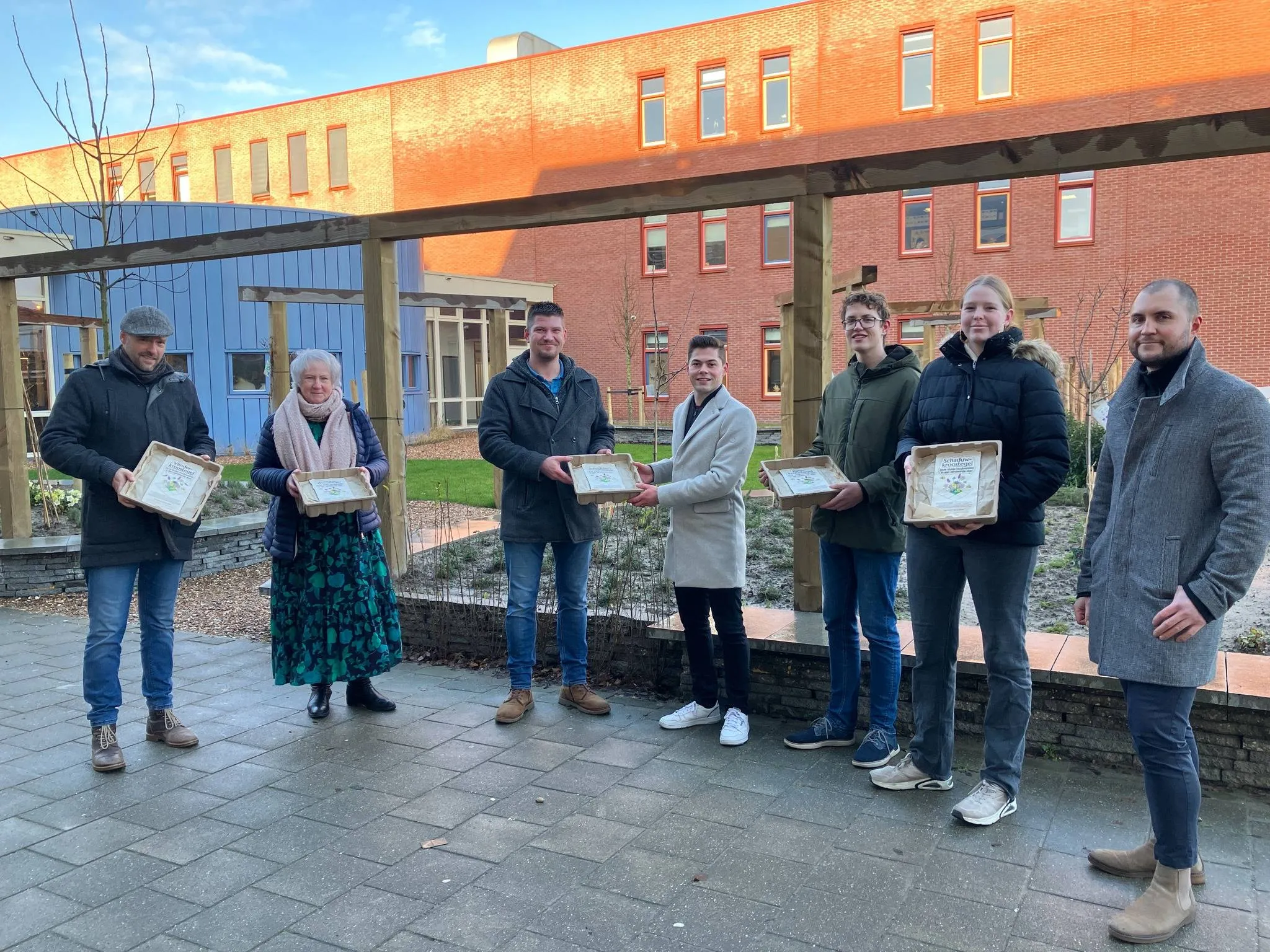 Eendenkroostegels voor plein RGO College