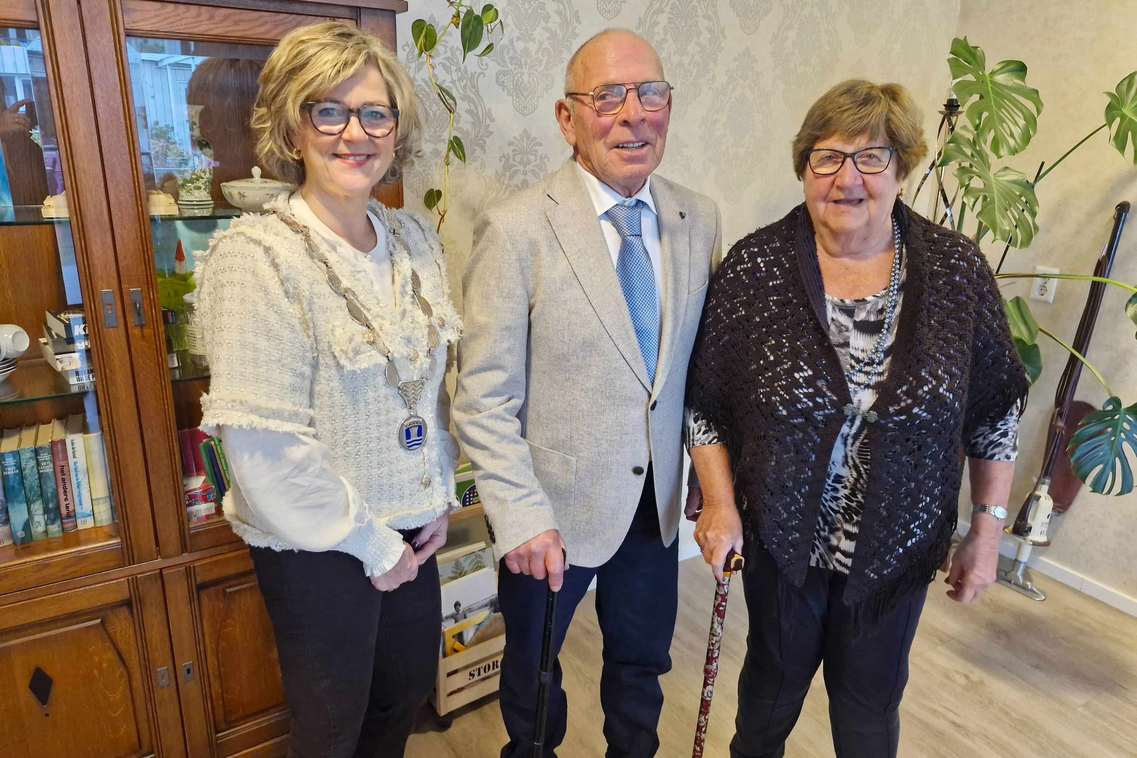 Burgemeester met echtpaar Coolbergen-Van Otzel