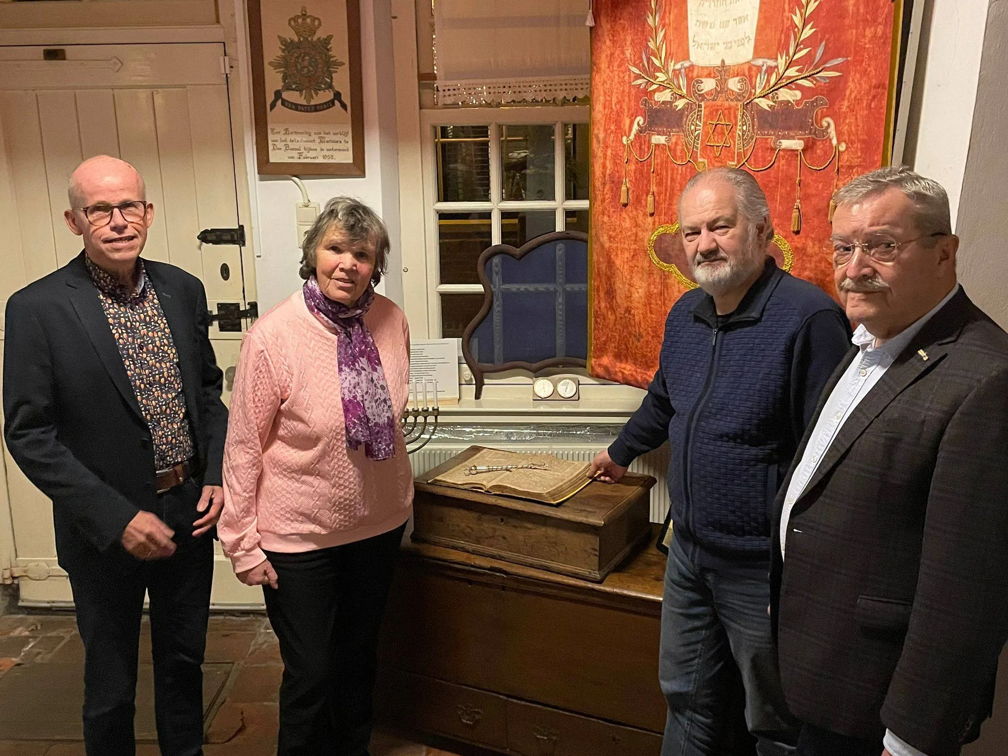 overhandigen rabbijnenbijbel 6