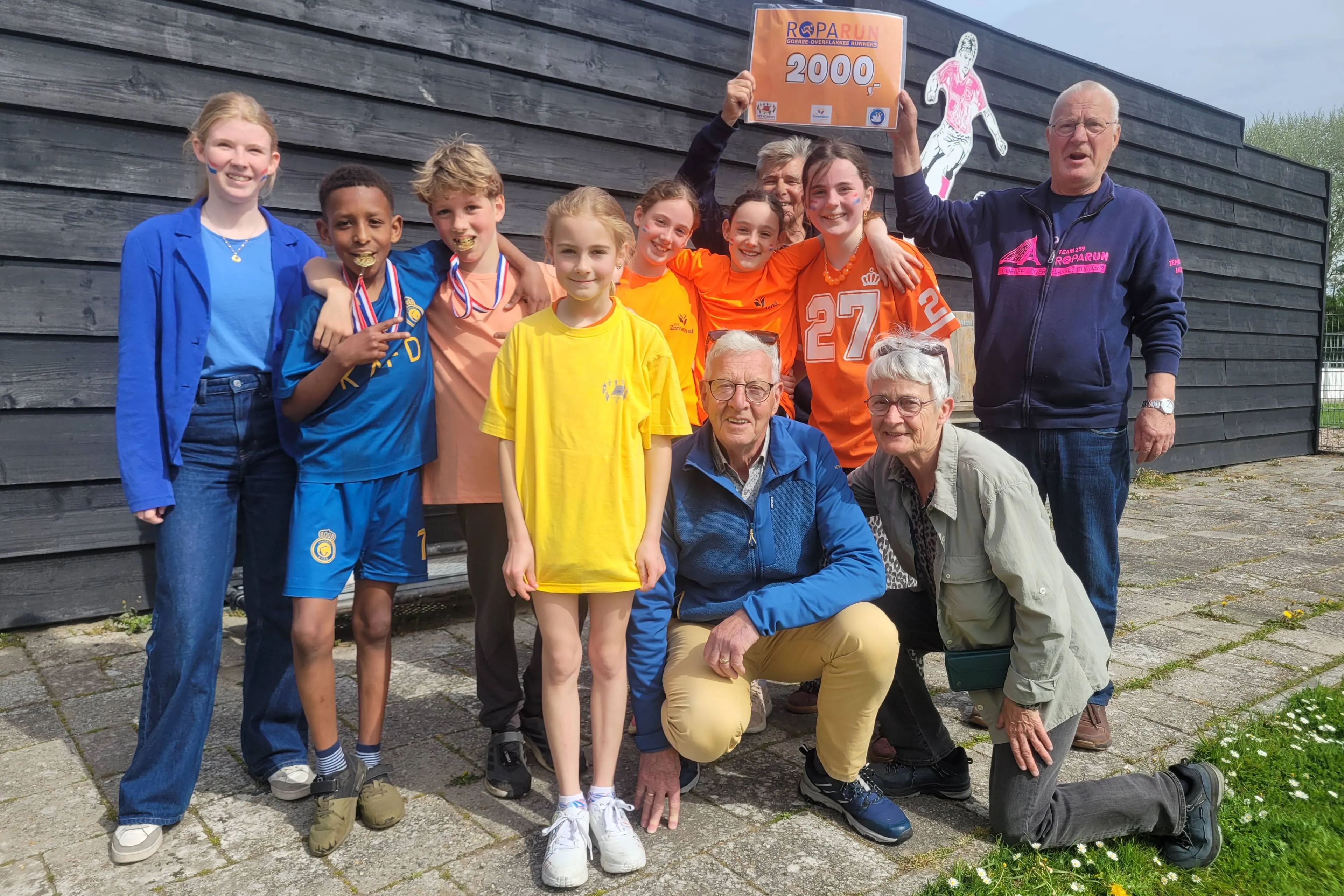 Basisscholen in Stellendam halen € 2.000 op voor Roparun tijdens Koningsspelen