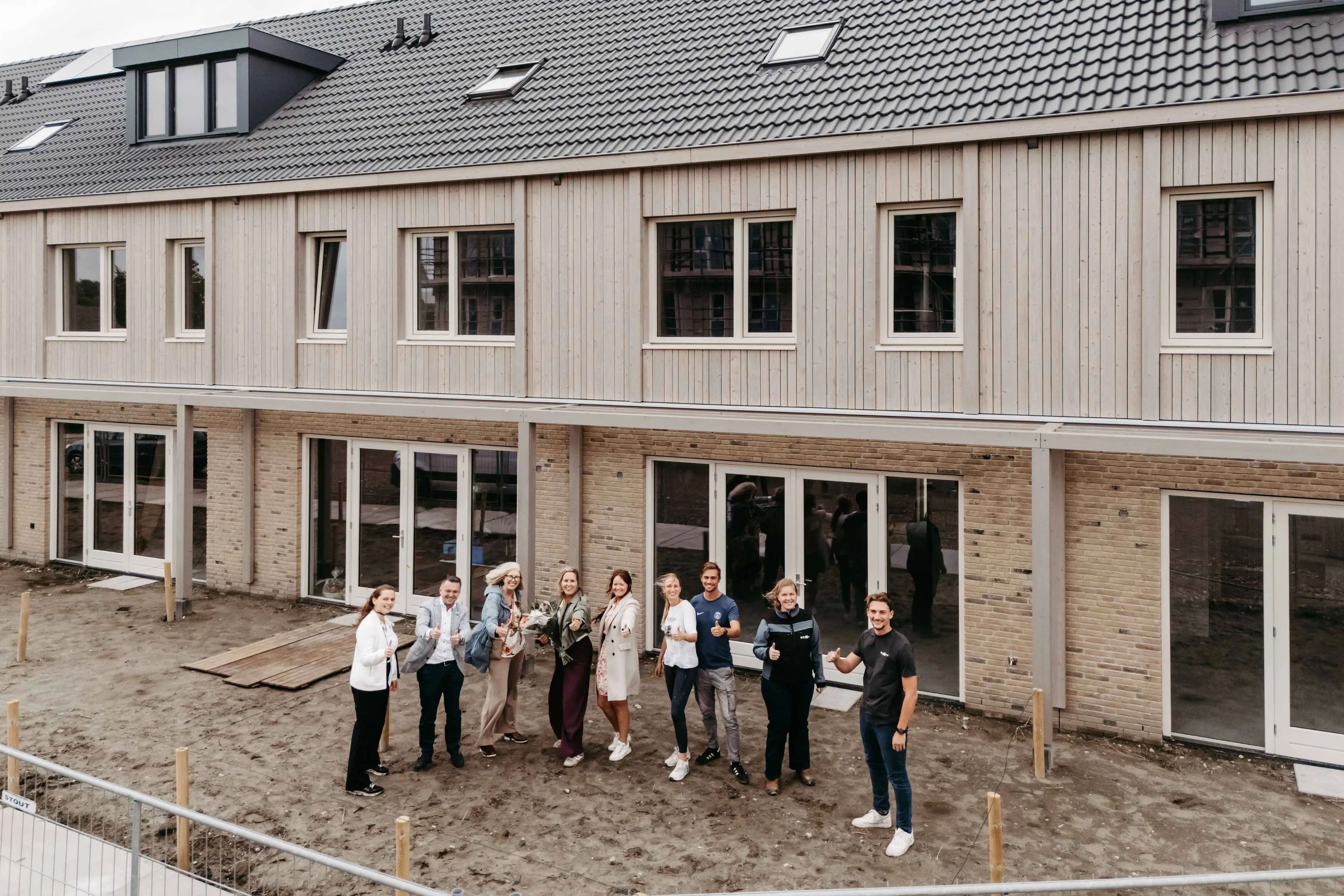 Menheerse Erf feliciteert alle eerste bewoners rijw De Klaproos