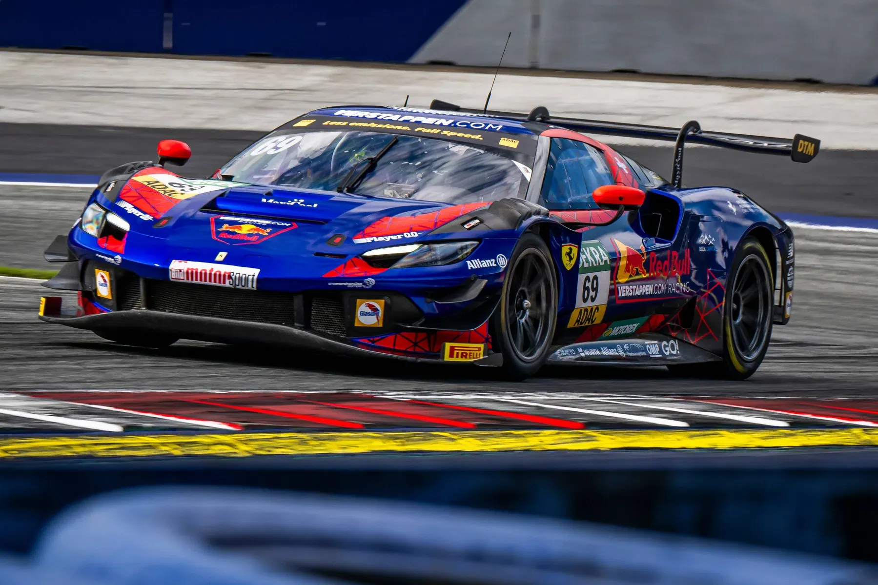 Protegé Verstappen behaalt eerste pole position voor DTM-race