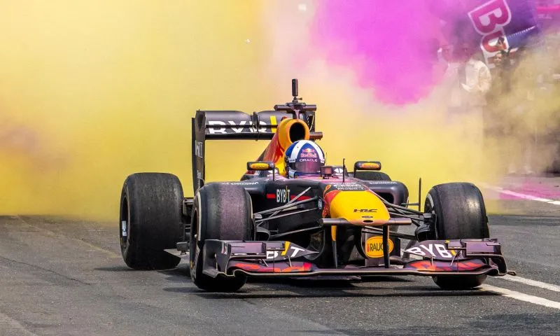 Red Bull Racing in India voor Showrun met RB7